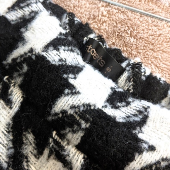 Storets Lori Houndstooth Jack & Skirt Set in Black - Picture 8 of 16